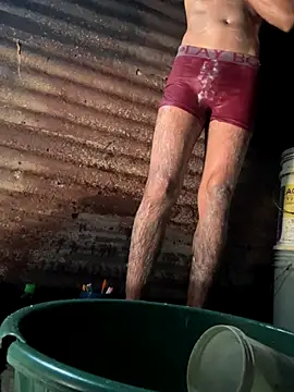 Snapshot of Loveinsync chatting on October 17, 2025, 5:00 am Loveinsync online show from October 17, 2025, 5:00 am