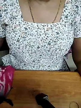 Snapshot of Tamil_Radha chatting on October 22, 2025, 5:23 pm Tamil Radha online show from October 22, 2025, 5:23 pm