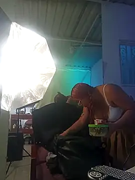 Snapshot of EstefyTabbo chatting on March 19, 2025, 11:06 am EstefyTabbo online show from March 19, 2025, 11:06 am