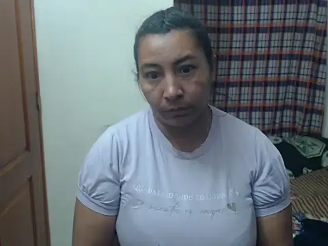 Siblleyx online show from April 21, 2026, 1:42 am