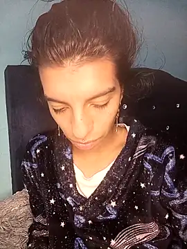 Snapshot of Ariell_Kieran chatting on January 17, 2026, 5:44 am Ariell Kieran online show from January 17, 2026, 5:44 am