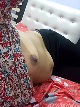 Snapshot of Pihu_654 chatting on February 18, 2025, 12:06 pm Pihu 654 online show from February 18, 2025, 12:06 pm