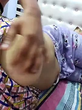 Snapshot of Pihu_654 chatting on February 1, 2025, 8:29 am Pihu 654 online show from February 1, 2025, 8:29 am