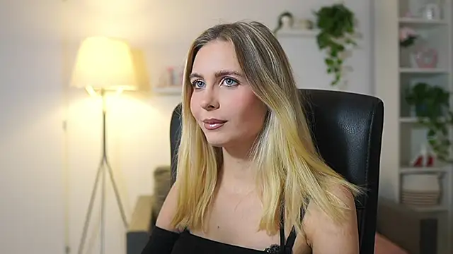 catecrago  online show from November 24, 2025, 1:55 pm