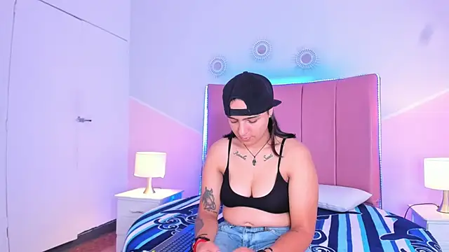 Liiam smith  online show from September 22, 2025, 12:33 pm