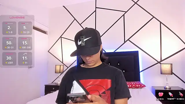 Liiam smith  online show from March 19, 2025, 4:02 pm