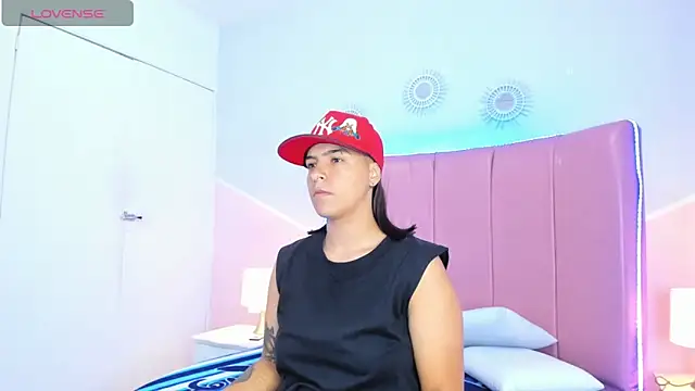 Liiam smith  online show from November 5, 2025, 1:03 pm