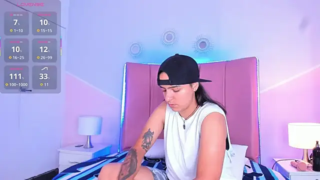 Liiam smith  online show from September 20, 2025, 12:54 pm