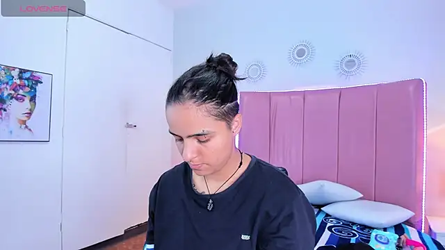 Liiam smith  online show from October 24, 2025, 1:21 pm