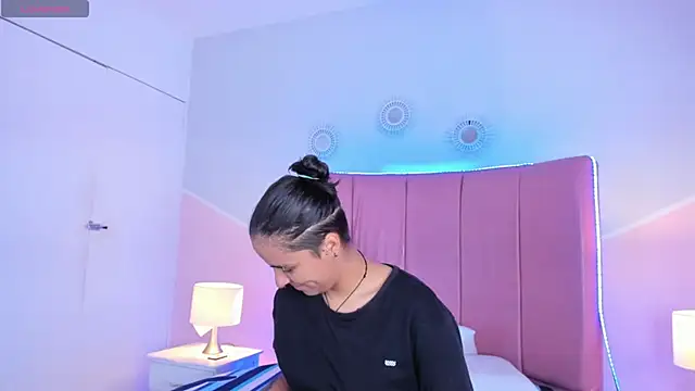 Liiam smith  online show from September 26, 2025, 2:13 pm