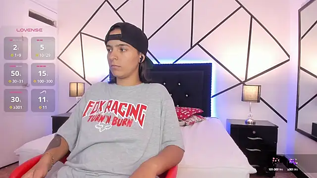 Liiam smith  online show from March 18, 2025, 3:55 pm