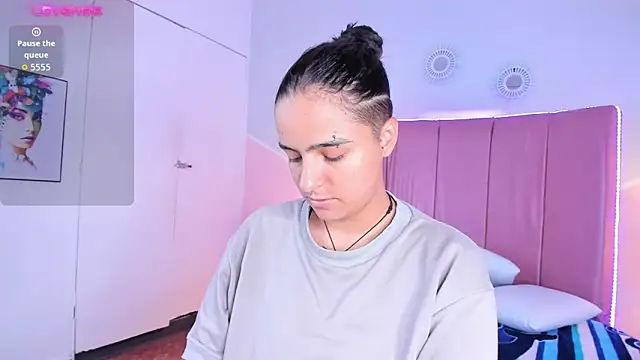 Liiam smith  online show from October 17, 2025, 1:35 pm