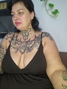 Snapshot of CannabisQueenn chatting on July 8, 2026, 6:58 am CannabisQueenn online show from July 8, 2026, 6:58 am
