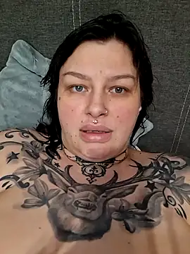 CannabisQueenn online show from April 3, 2026, 7:53 pm