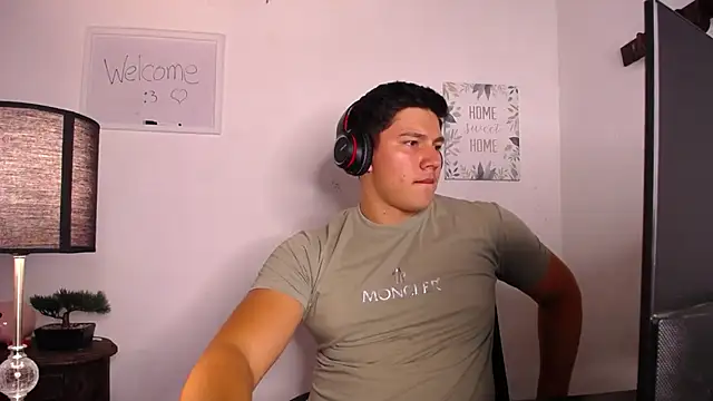 Snapshot of JamesCr_ chatting on October 8, 2025, 2:46 am JamesCr online show from October 8, 2025, 2:46 am