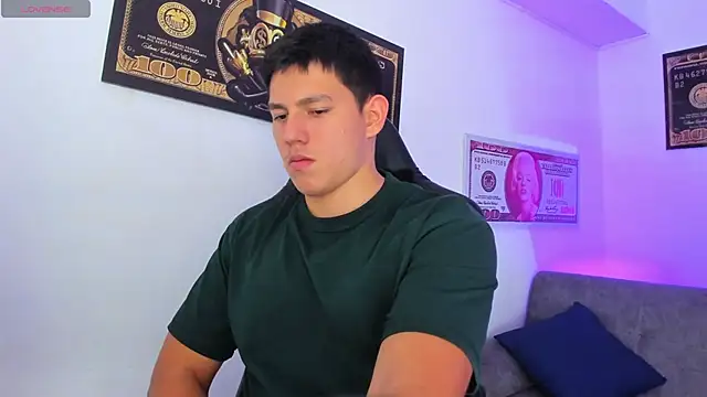 Snapshot of JamesCr_ chatting on March 11, 2025, 8:20 pm JamesCr online show from March 11, 2025, 8:20 pm