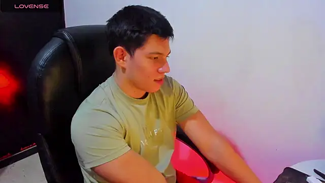 Snapshot of JamesCr_ chatting on March 19, 2025, 7:29 am JamesCr online show from March 19, 2025, 7:29 am