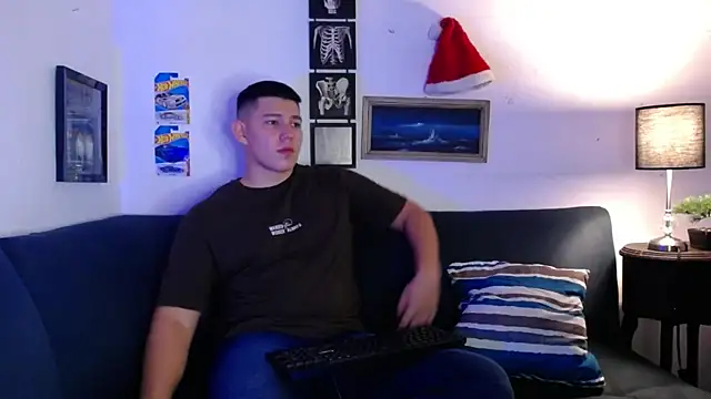 Snapshot of JamesCr_ chatting on November 29, 2025, 2:23 am JamesCr online show from November 29, 2025, 2:23 am