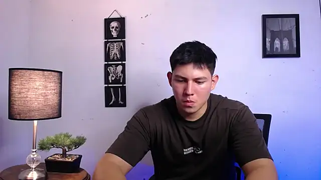 Snapshot of JamesCr_ chatting on November 9, 2025, 1:09 am JamesCr online show from November 9, 2025, 1:09 am