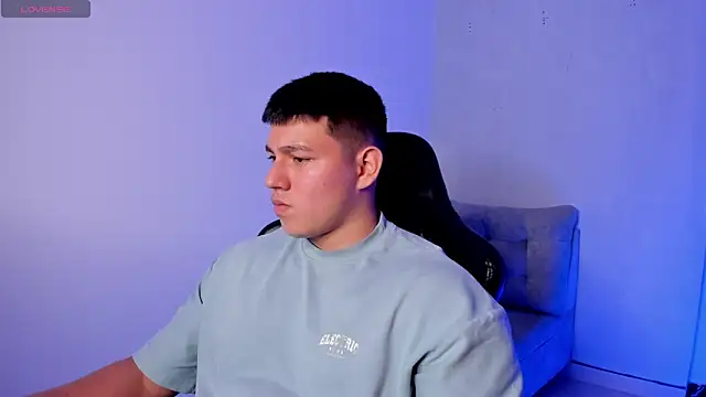 Snapshot of JamesCr_ chatting on January 6, 2026, 2:59 am JamesCr online show from January 6, 2026, 2:59 am