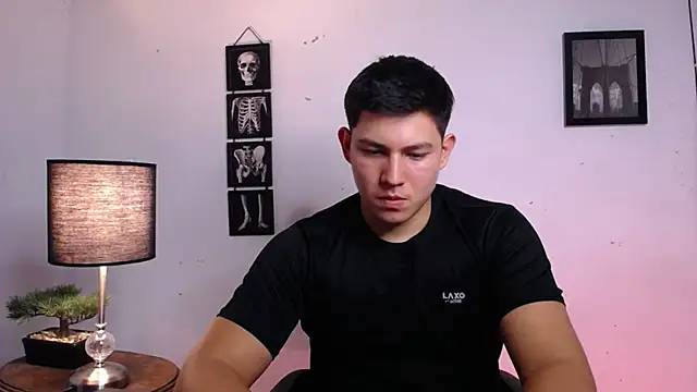 Snapshot of JamesCr_ chatting on November 12, 2025, 10:46 pm JamesCr online show from November 12, 2025, 10:46 pm