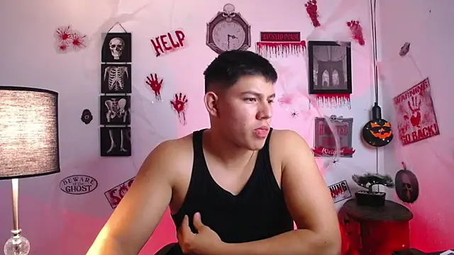 Snapshot of JamesCr_ chatting on October 28, 2025, 11:14 pm JamesCr online show from October 28, 2025, 11:14 pm