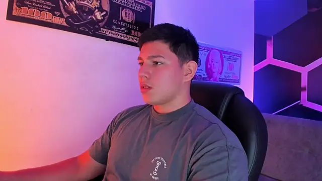 Snapshot of JamesCr_ chatting on September 27, 2025, 3:23 am JamesCr online show from September 27, 2025, 3:23 am