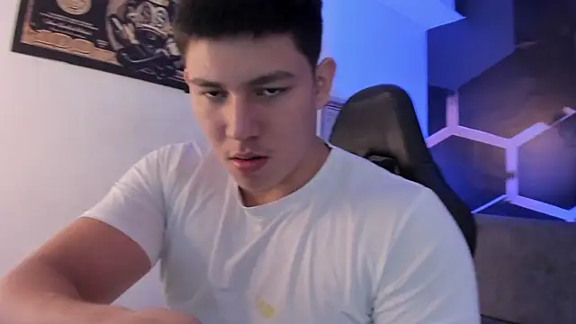 Snapshot of JamesCr_ chatting on September 24, 2025, 3:02 am JamesCr online show from September 24, 2025, 3:02 am