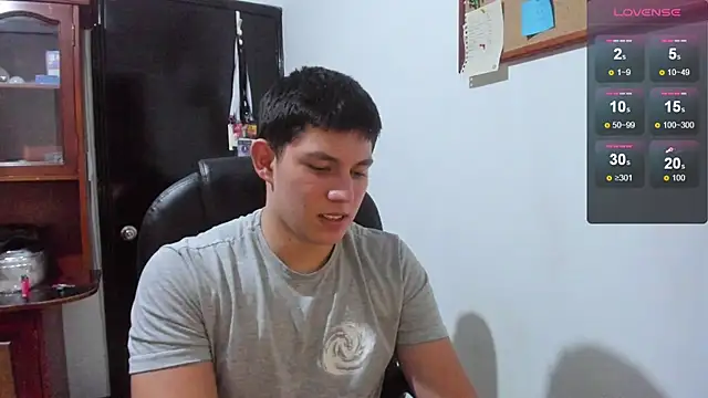 Snapshot of JamesCr_ chatting on March 18, 2025, 7:44 am JamesCr online show from March 18, 2025, 7:44 am