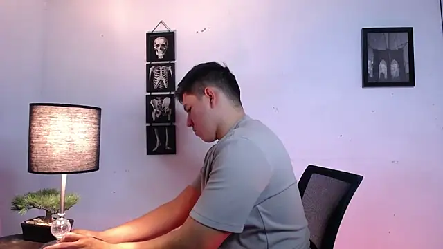 Snapshot of JamesCr_ chatting on November 10, 2025, 12:15 am JamesCr online show from November 10, 2025, 12:15 am