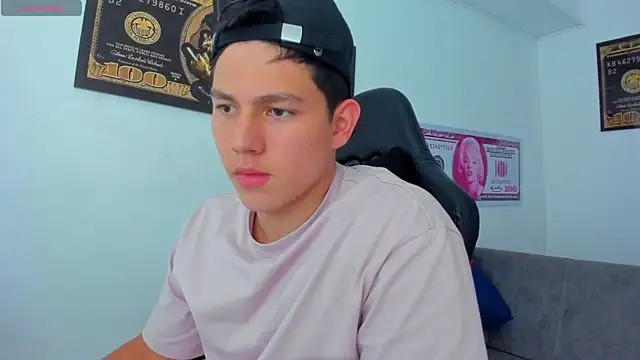 Snapshot of JamesCr_ chatting on March 15, 2025, 10:55 pm JamesCr online show from March 15, 2025, 10:55 pm