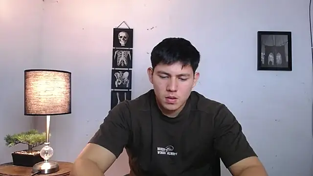 Snapshot of JamesCr_ chatting on November 25, 2025, 12:33 am JamesCr online show from November 25, 2025, 12:33 am