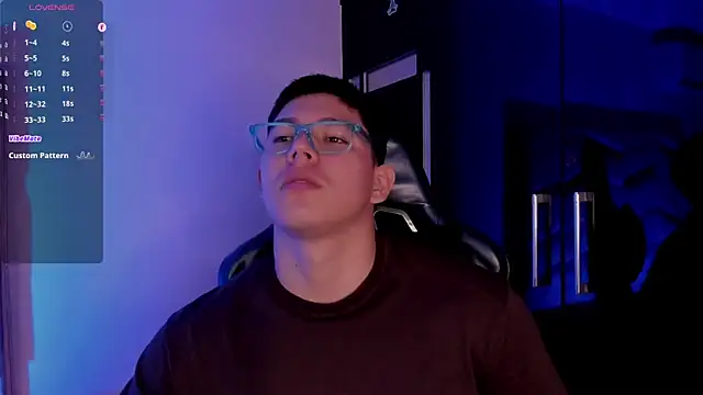 Snapshot of JamesCr_ chatting on September 19, 2025, 12:20 pm JamesCr online show from September 19, 2025, 12:20 pm