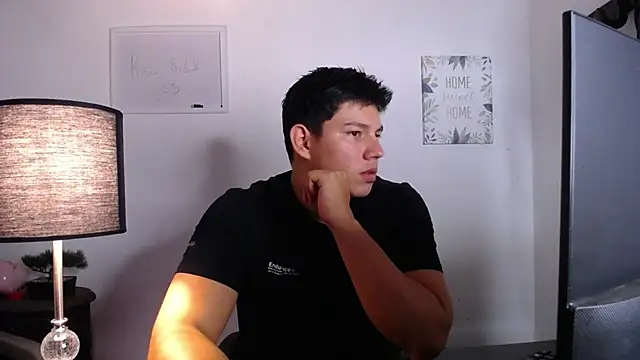 Snapshot of JamesCr_ chatting on October 14, 2025, 1:06 am JamesCr online show from October 14, 2025, 1:06 am