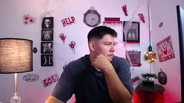 Snapshot of JamesCr_ chatting on October 27, 2025, 12:17 pm JamesCr online show from October 27, 2025, 12:17 pm