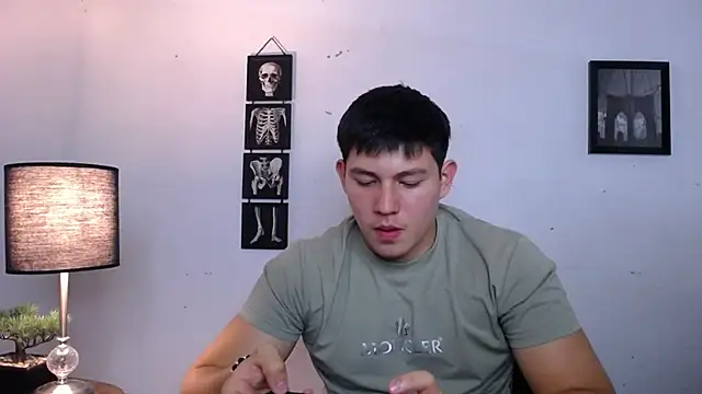 Snapshot of JamesCr_ chatting on November 23, 2025, 12:53 am JamesCr online show from November 23, 2025, 12:53 am