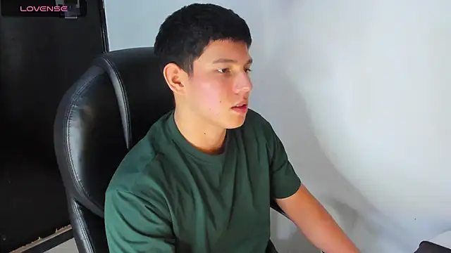 Snapshot of JamesCr_ chatting on March 23, 2025, 8:15 am JamesCr online show from March 23, 2025, 8:15 am