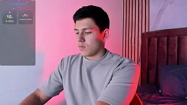 Snapshot of JamesCr_ chatting on March 13, 2025, 7:50 pm JamesCr online show from March 13, 2025, 7:50 pm