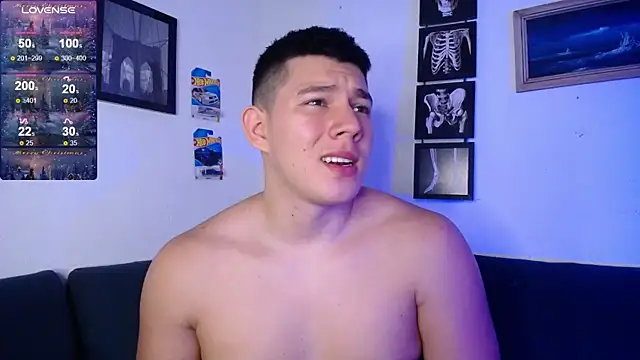 Snapshot of JamesCr_ chatting on December 19, 2025, 2:41 pm JamesCr online show from December 19, 2025, 2:41 pm