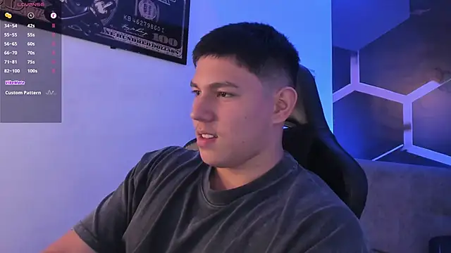 Snapshot of JamesCr_ chatting on September 12, 2025, 2:55 am JamesCr online show from September 12, 2025, 2:55 am