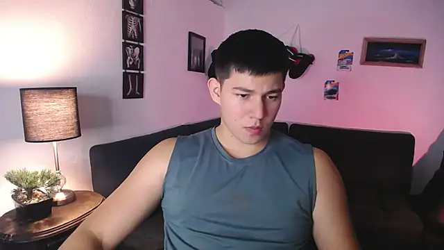 Snapshot of JamesCr_ chatting on February 25, 2026, 12:33 am JamesCr online show from February 25, 2026, 12:33 am