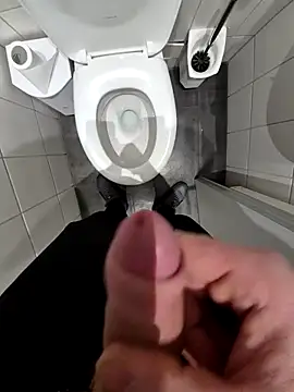 Snapshot of Oli0203@xh chatting on February 5, 2026, 9:32 pm Oli0203xh online show from February 5, 2026, 9:32 pm