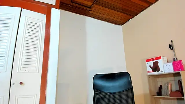 Snapshot of Violetta_0 chatting on February 24, 2026, 1:34 pm Violetta 0 online show from February 24, 2026, 1:34 pm