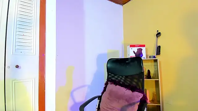 Snapshot of Violetta_0 chatting on January 19, 2026, 1:37 pm Violetta 0 online show from January 19, 2026, 1:37 pm