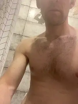 LynnAhNight online show from October 28, 2025, 9:47 pm