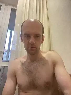 LynnAhNight online show from September 17, 2025, 3:08 am