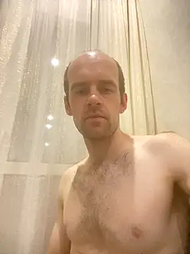 LynnAhNight online show from October 9, 2025, 2:45 am