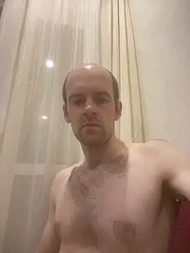 LynnAhNight online show from October 3, 2025, 2:48 am