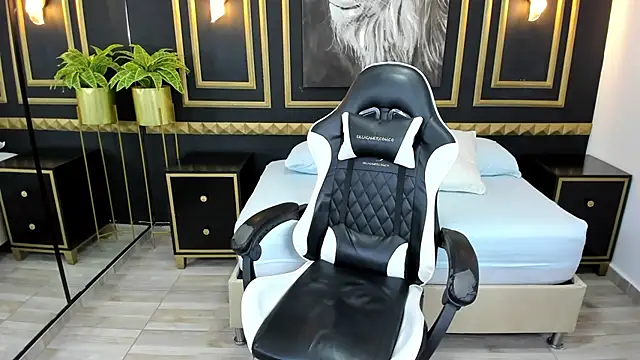 Snapshot of tiffanny_doll_ chatting on March 11, 2025, 9:13 am tiffanny doll online show from March 11, 2025, 9:13 am