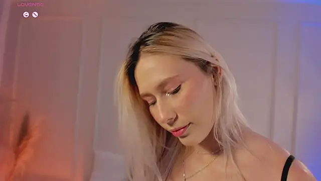 Arianasweeet online show from April 14, 2026, 7:41 pm